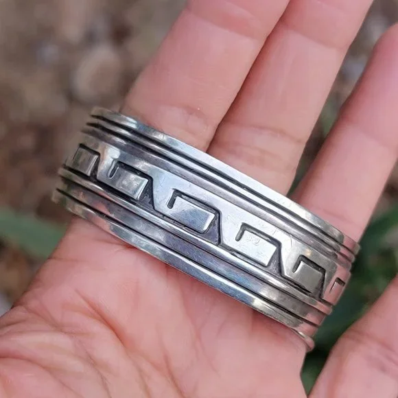 Outstanding vintage Native American handmade 925 sterling silver engraved water